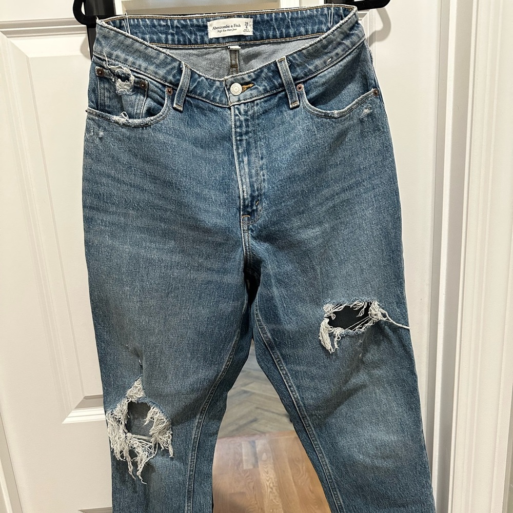 Abercrombie & Fitch | High Rise Mom Jean Curve Love 29